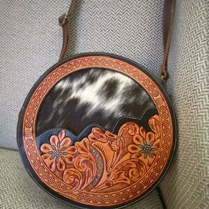 Myra round crossbody bag